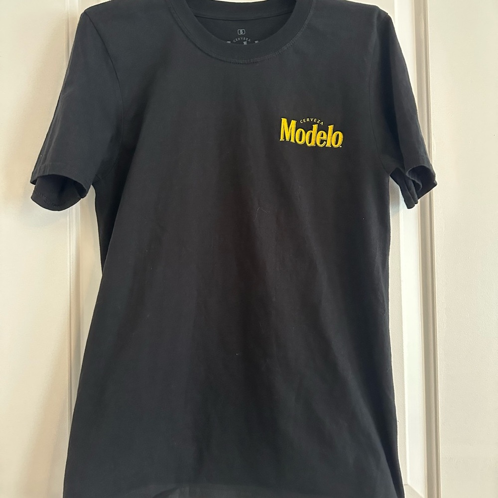 Modelo Black and Yellow Short Sleeve Tee